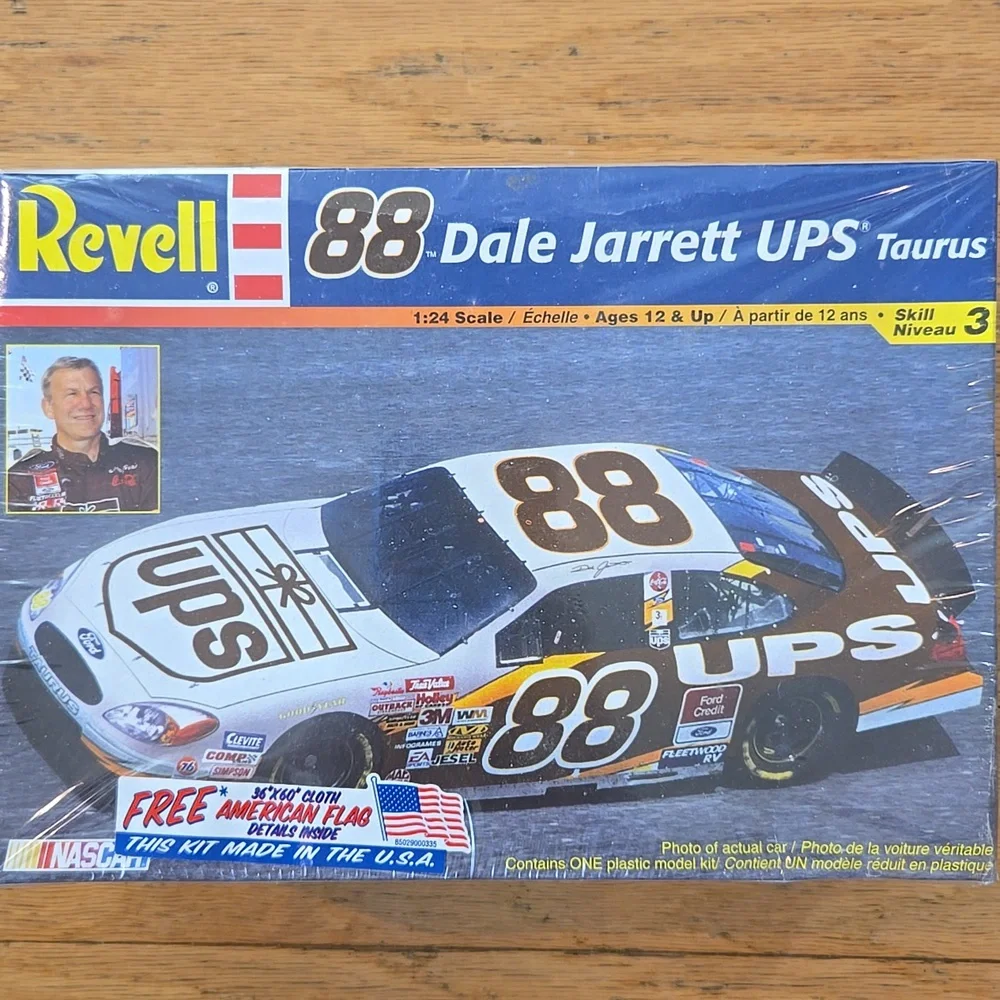 REVELL, 2002 L, Dale Jarrett UPS #88, Taurus, NASCAR , #85-2398, 1:24, USA, NIP - Picture 2 of 9